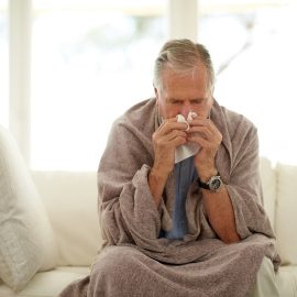 Avanço de casos graves de influenza reforça alerta sobre cuidados em idosos