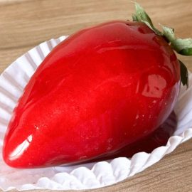 Morango do amor exige moderação, endocrinologista alerta para os riscos do consumo excessivo de açúcar