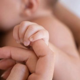 Amamentação garante saúde e proteção para mãe e bebê
