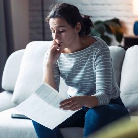 84% dos brasileiros declaram que problemas financeiros afetam sua saúde mental, revela Serasa