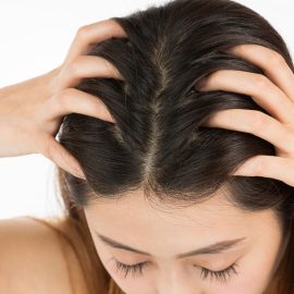 Dermatite, psoríase e alopecia: conheça as principais doenças do couro cabeludo e o perigo da automedicação