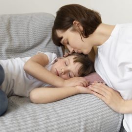 Como a falta de sono compromete o desenvolvimento físico e o aprendizado infantil