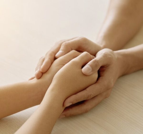 Em meio a recorde de feminicídios no Brasil, Hapvida destaca canal de denúncia e acolhimento