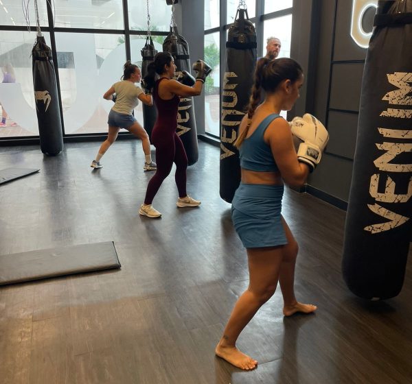Em alta nas redes sociais, lutas como boxe, jiu-jitsu e muay thai conquistam cada vez mais mulheres