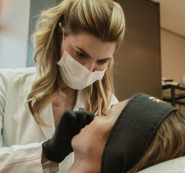 Firmeza, contorno e sustentação facial ganham protagonismo entre pacientes que buscam envelhecer com naturalidade