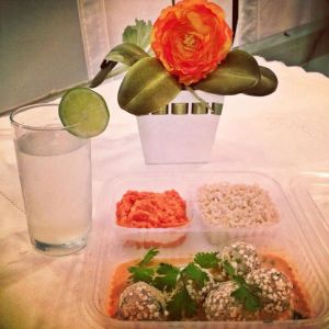 Linha free: Almôndegas de quinoa com arroz integral e purê de abóbora.