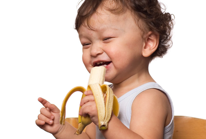 08 Criança Comendo Banana Ociente Come Banana Maisbyte Saúde Fortaleza