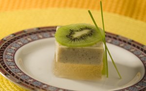 Gelatina-diet-de-chá-verde-com-creme-de-kiwi