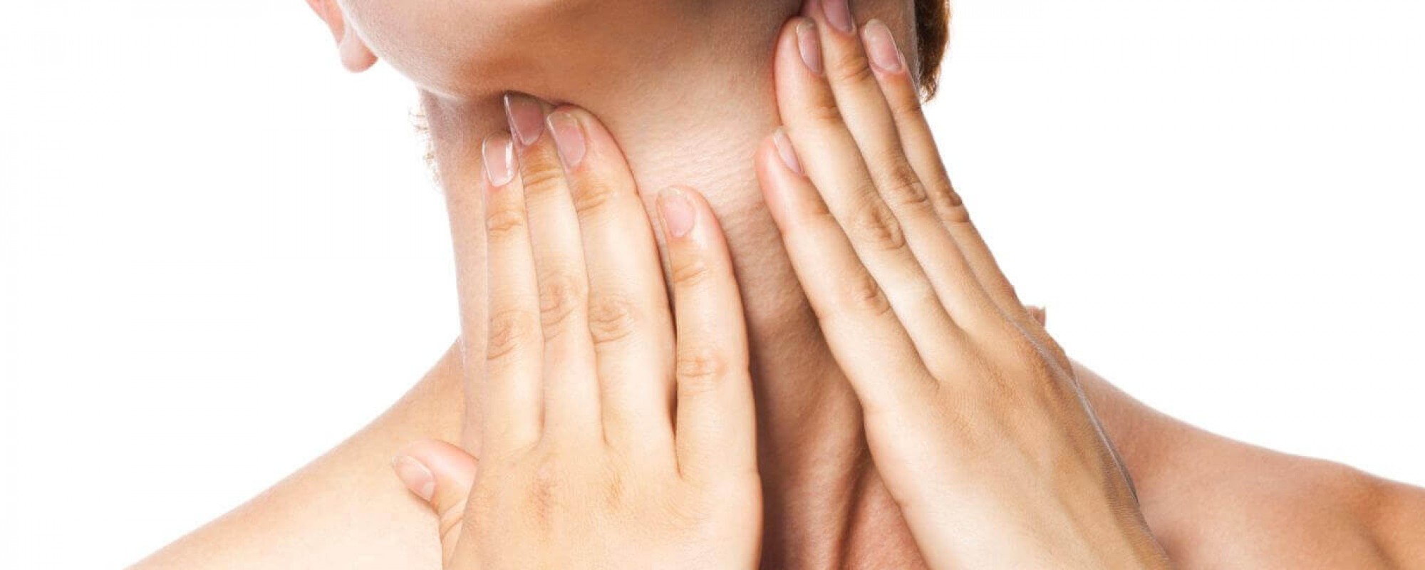 A glândula fica localizada no pescoço e é responsável por produzir alguns hormônios e controlar o funcionamento do metabolismo. 