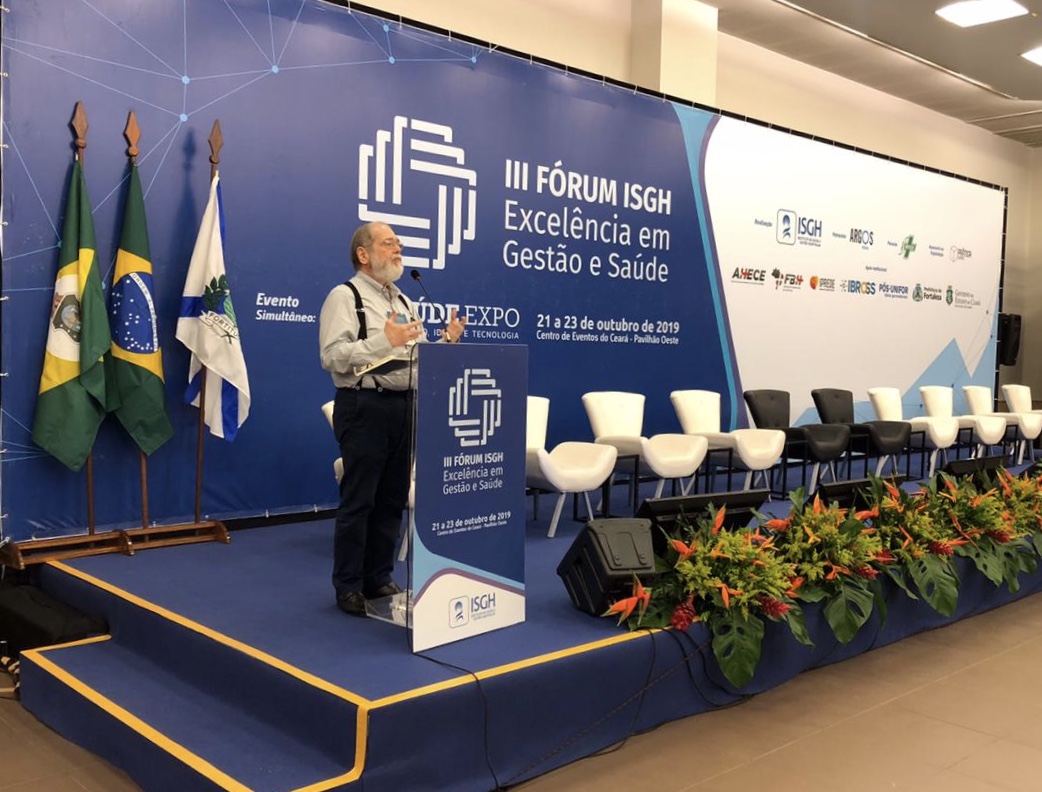 Fórum ISGH: A programação começou com palestra ministrada pelo médico e professor da Universidade de São Paulo (USP), Gonzalo Vecina. (Foto: Victória Pontes)