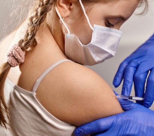 Cadastro de vacinação contra a Covid-19 está liberado para o público de 12 a 17 anos: a inscrição deve ser feita pela plataforma Saúde Digital. 