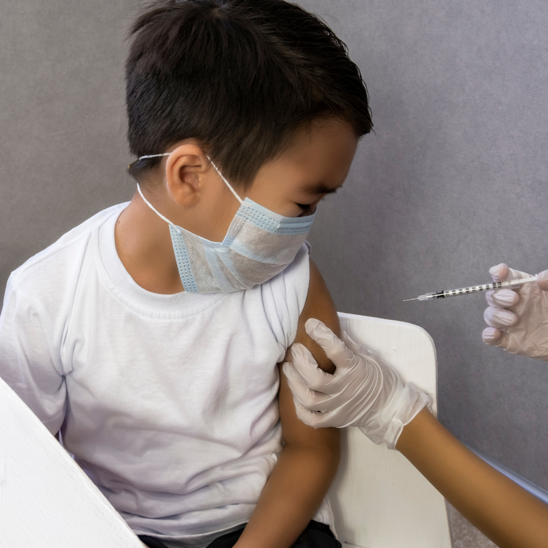 Nota técnica da Fiocruz traz evidências sobre importância de vacinar crianças. Foto: Reprodução Canva. 