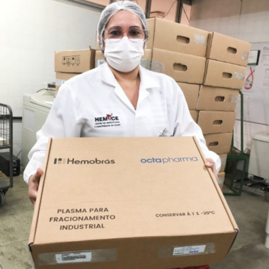 Hemoce envia plasma excedente para a indústria; material é usado na fabricação de medicamentos para pacientes do SUS. (Foto: Divulgação Emmanuel Denizard)